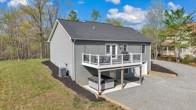 101 Charmwood CIR, Moneta, VA 24121