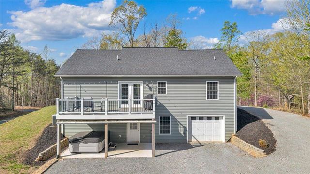 101 Charmwood CIR, Moneta, VA 24121
