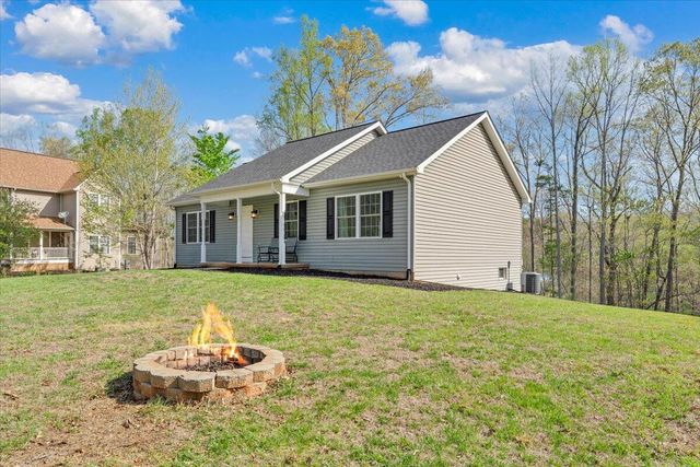 101 Charmwood CIR, Moneta, VA 24121