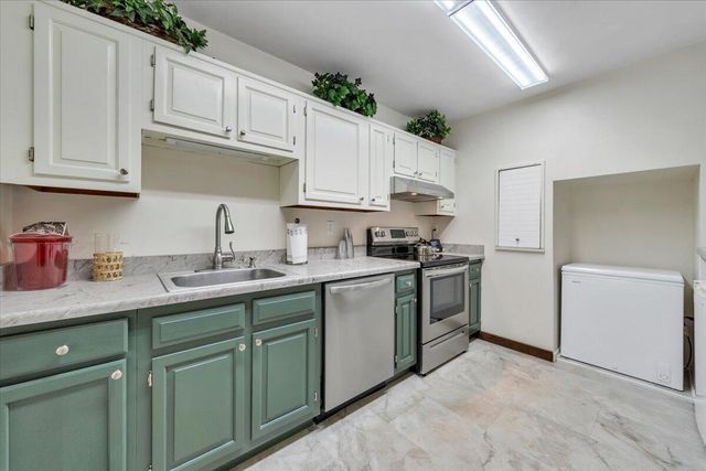 101 Charmwood CIR, Moneta, VA 24121