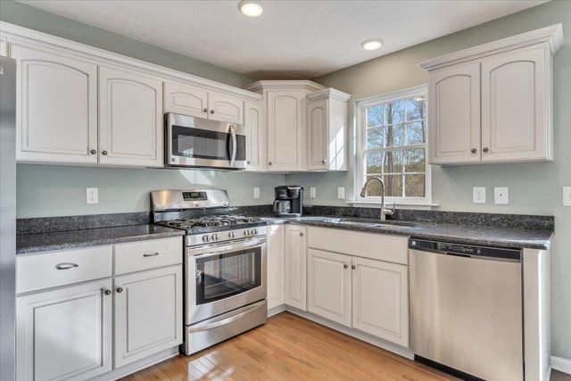 101 Charmwood CIR, Moneta, VA 24121