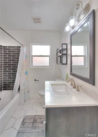 4746 Obispo Avenue, Lakewood, CA 90712