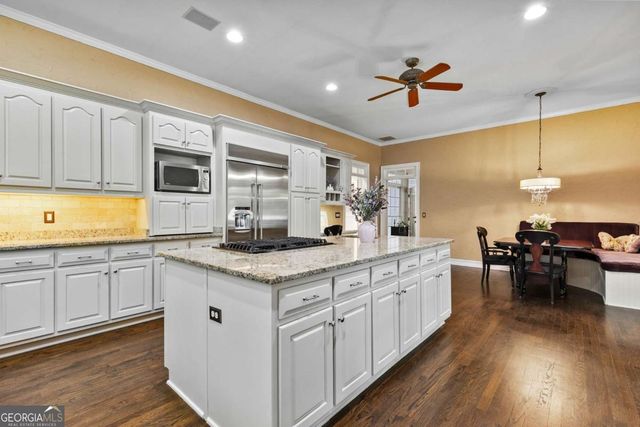 110 Dresden Place, Fayetteville, GA 30215