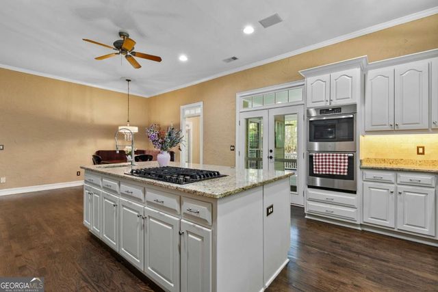 110 Dresden Place, Fayetteville, GA 30215