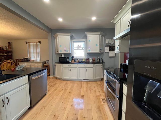 2258 E Buffalo Street, Bolivar, MO 65613