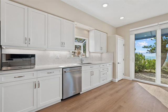 409 CASEY KEY ROAD, Nokomis, FL 34275