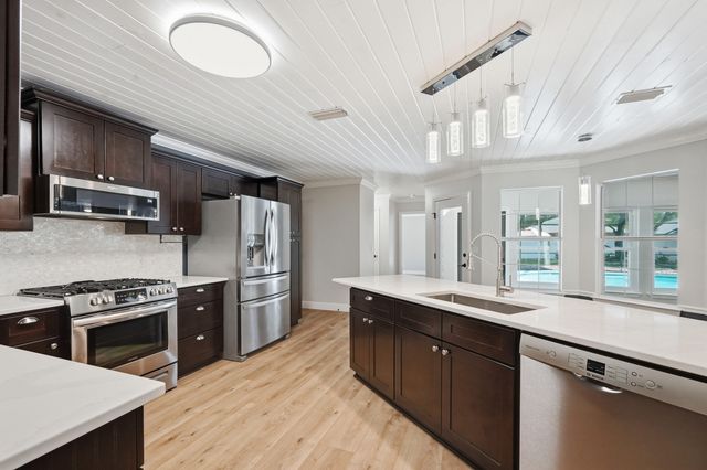 102 Kinsey Court, Valparaiso, FL 32580