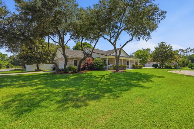 102 Kinsey Court, Valparaiso, FL 32580