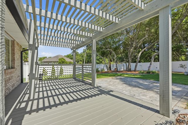102 Kinsey Court, Valparaiso, FL 32580