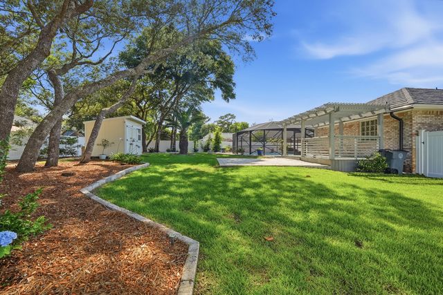 102 Kinsey Court, Valparaiso, FL 32580