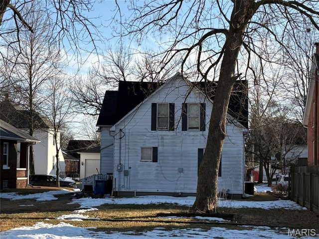 1215 14th Street, Highland, IL 62249