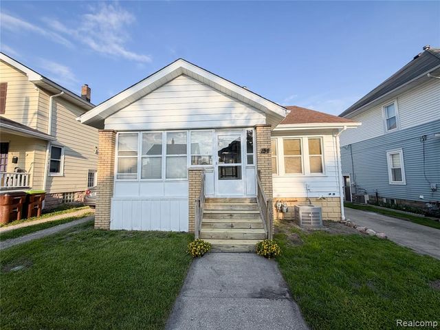 134 Michigan Avenue, Monroe, MI 48162