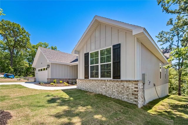 23 Thornaby Drive, Bella Vista, AR 72714
