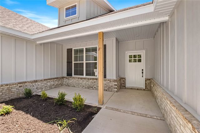 23 Thornaby Drive, Bella Vista, AR 72714