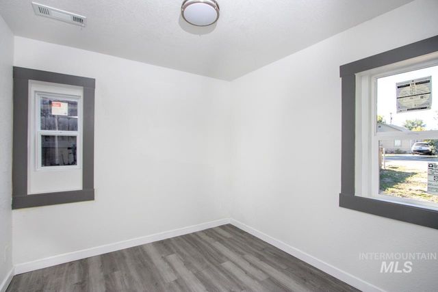 609 E Freeport, Caldwell, ID 83605