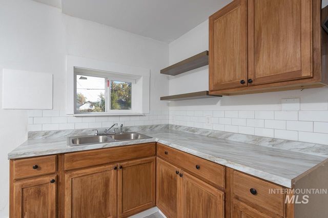 609 E Freeport, Caldwell, ID 83605