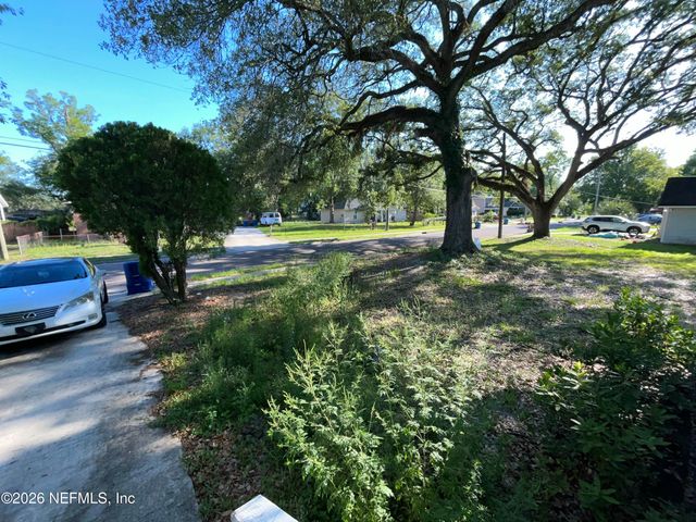 2017 TALLADEGA Road, Jacksonville, FL 32209