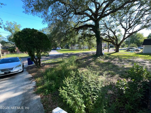 2017 TALLADEGA Road, Jacksonville, FL 32209