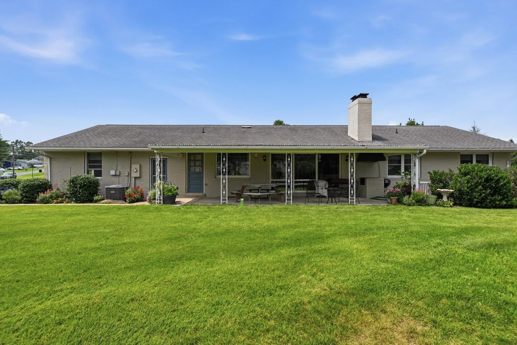 203 PALMYRA RD, Edinburg, VA 22824