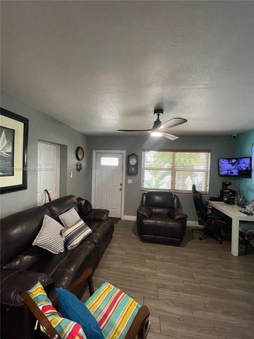 2144 NW 85th St, Miami, FL 33147