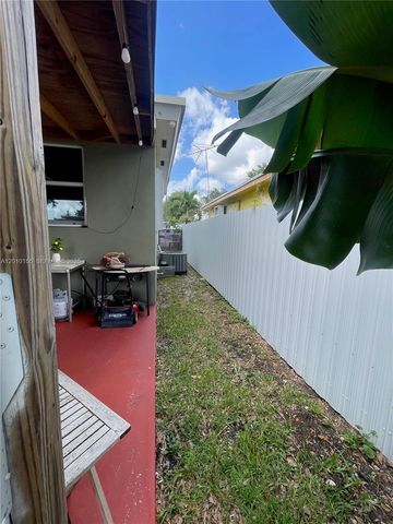 2144 NW 85th St, Miami, FL 33147