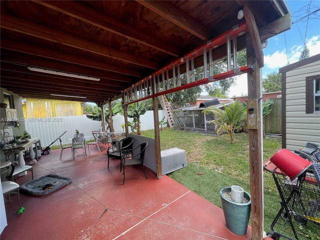 2144 NW 85th St, Miami, FL 33147