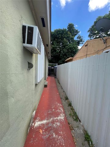 2144 NW 85th St, Miami, FL 33147