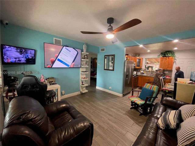 2144 NW 85th St, Miami, FL 33147