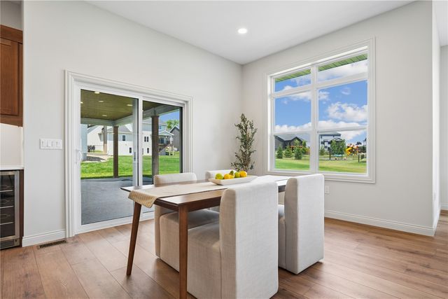 702 Lakeview Court, Tiffin, IA 52340