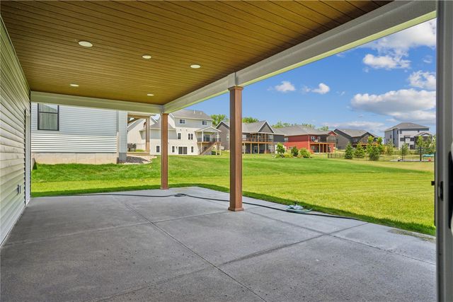 702 Lakeview Court, Tiffin, IA 52340