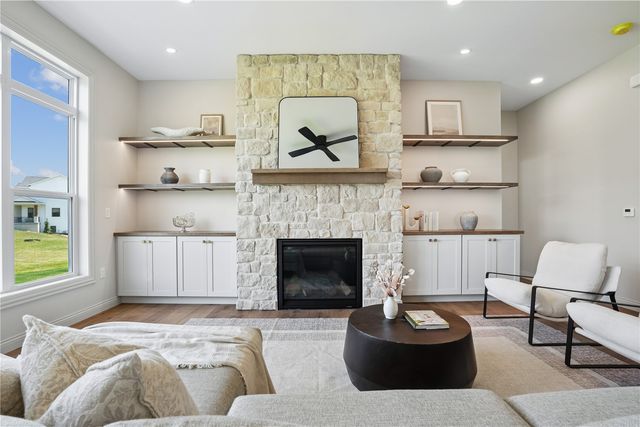 702 Lakeview Court, Tiffin, IA 52340