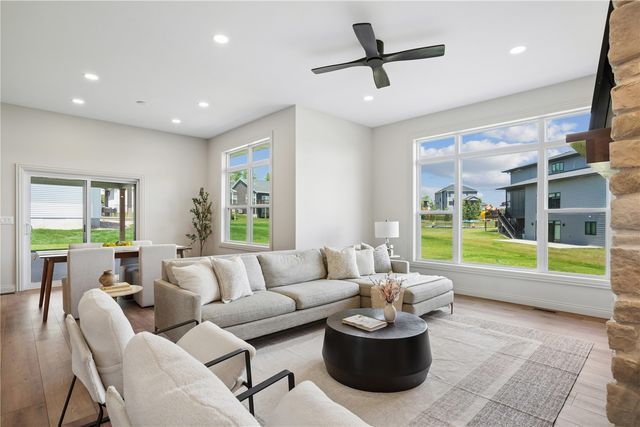 702 Lakeview Court, Tiffin, IA 52340
