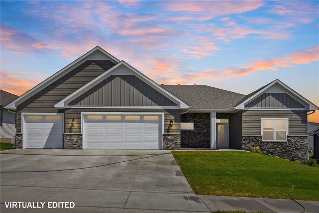 702 Lakeview Court, Tiffin, IA 52340