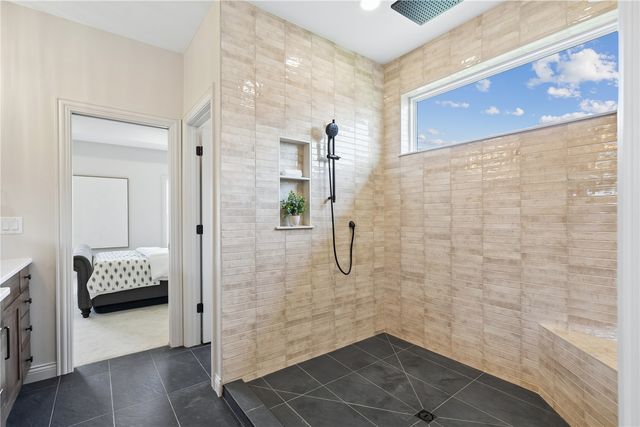 702 Lakeview Court, Tiffin, IA 52340