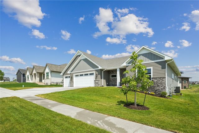 702 Lakeview Court, Tiffin, IA 52340