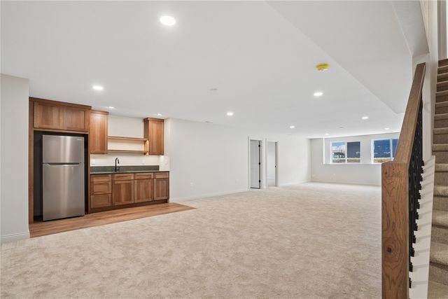 702 Lakeview Court, Tiffin, IA 52340