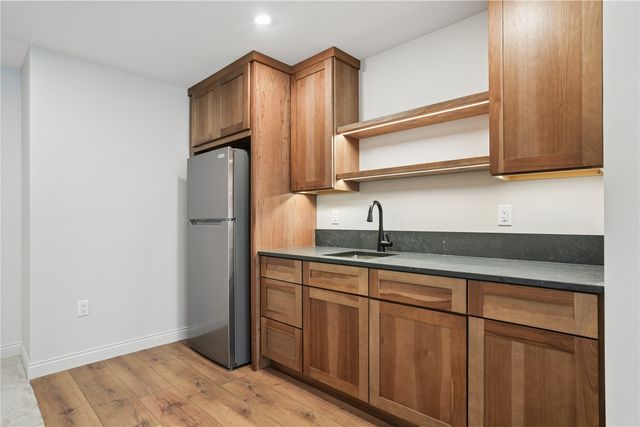702 Lakeview Court, Tiffin, IA 52340