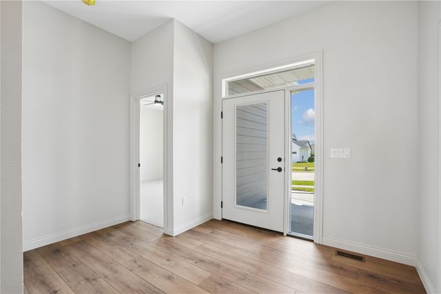 702 Lakeview Court, Tiffin, IA 52340