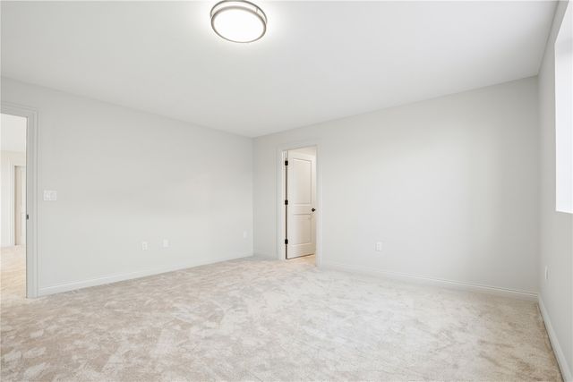 702 Lakeview Court, Tiffin, IA 52340