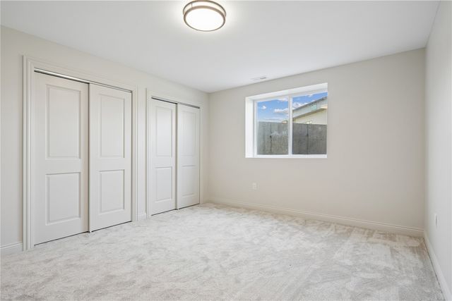 702 Lakeview Court, Tiffin, IA 52340