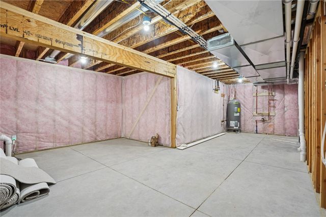 702 Lakeview Court, Tiffin, IA 52340