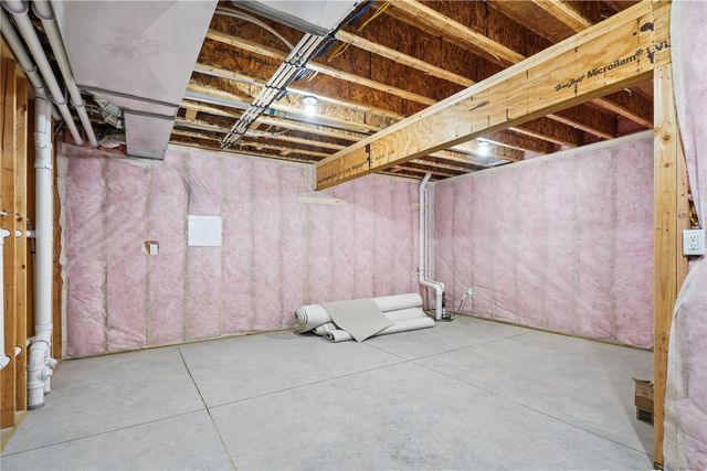 702 Lakeview Court, Tiffin, IA 52340
