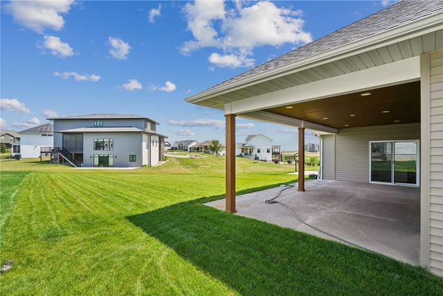 702 Lakeview Court, Tiffin, IA 52340