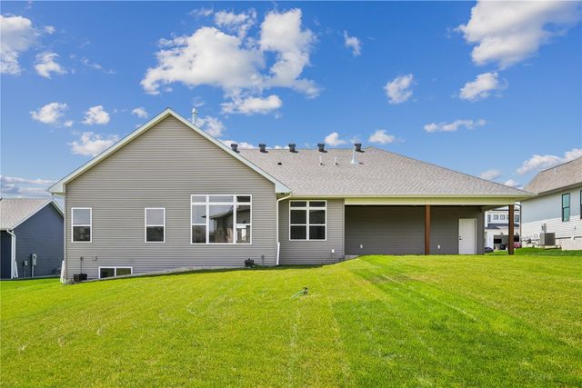 702 Lakeview Court, Tiffin, IA 52340