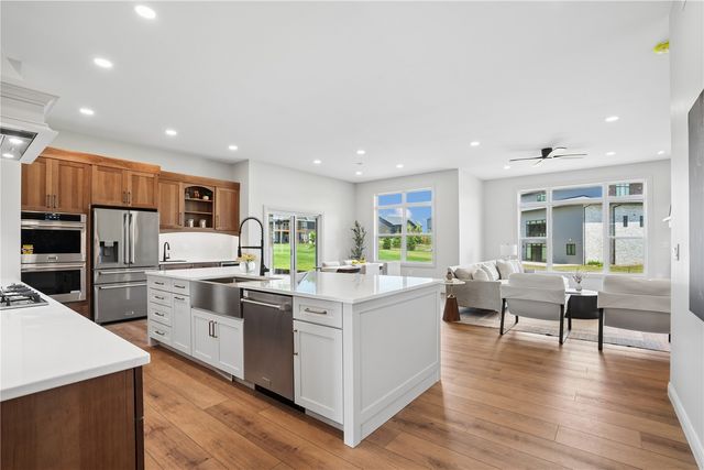 702 Lakeview Court, Tiffin, IA 52340