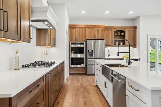 702 Lakeview Court, Tiffin, IA 52340