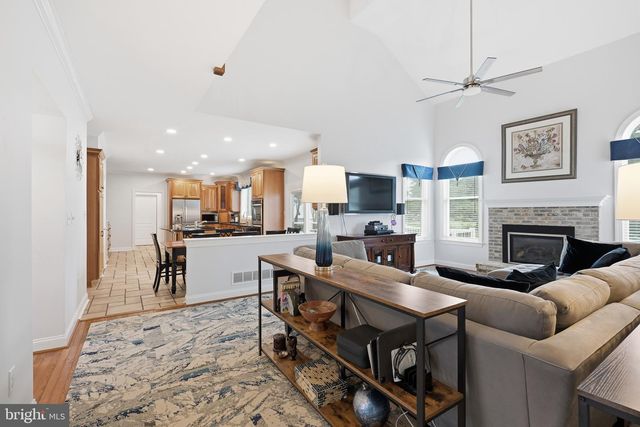 28 W PERIWINKLE LN, Newark, DE 19711
