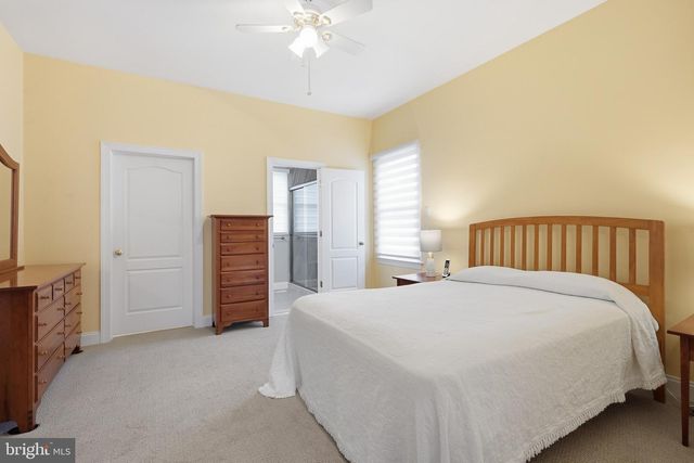 28 W PERIWINKLE LN, Newark, DE 19711