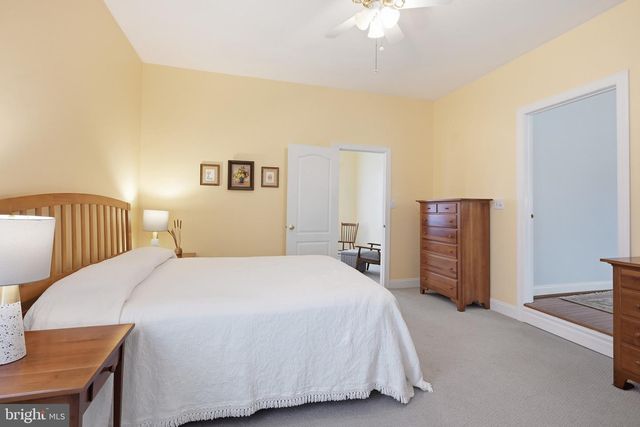 28 W PERIWINKLE LN, Newark, DE 19711