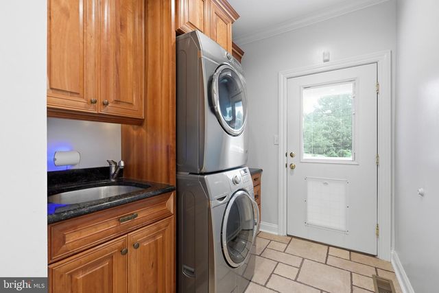 28 W PERIWINKLE LN, Newark, DE 19711